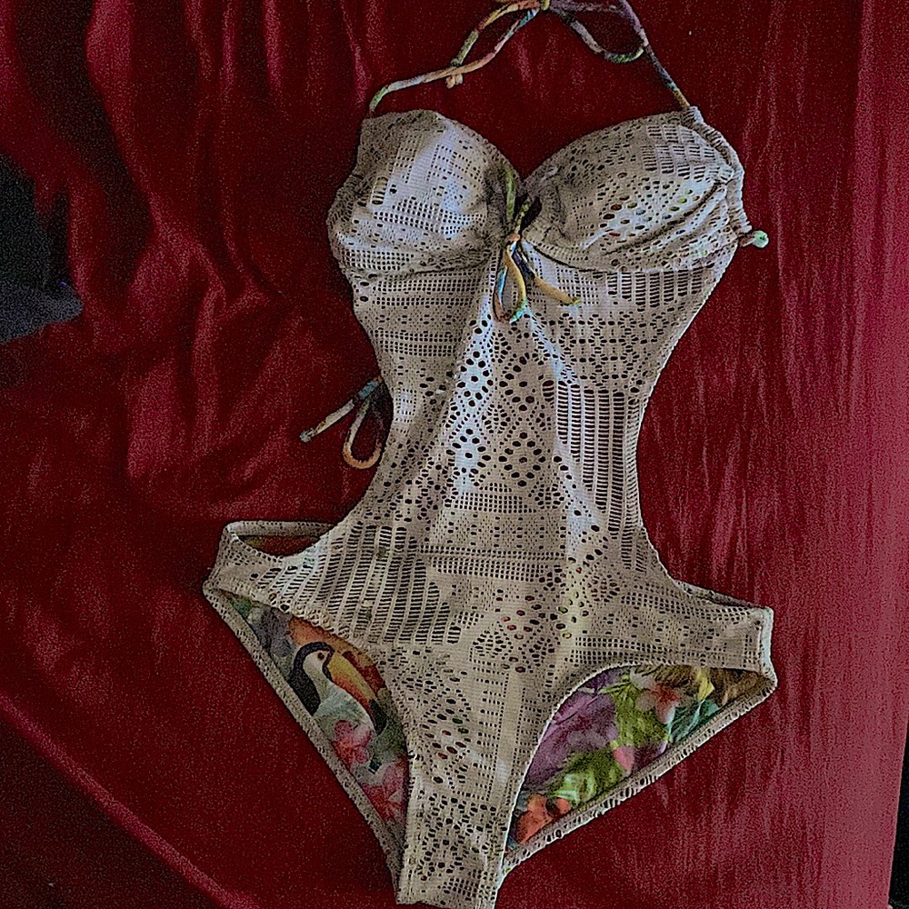 OP | M (7-9) | white/ floral